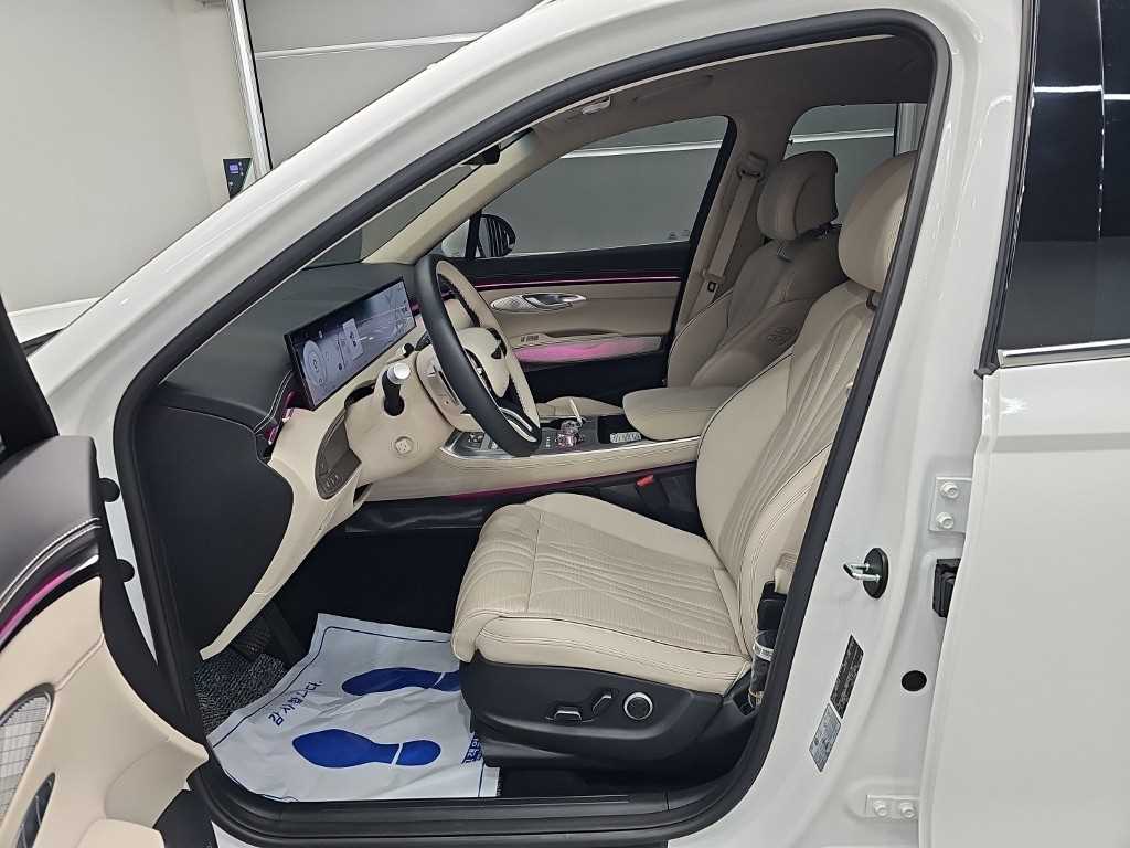Genesis GV70 — photo 11