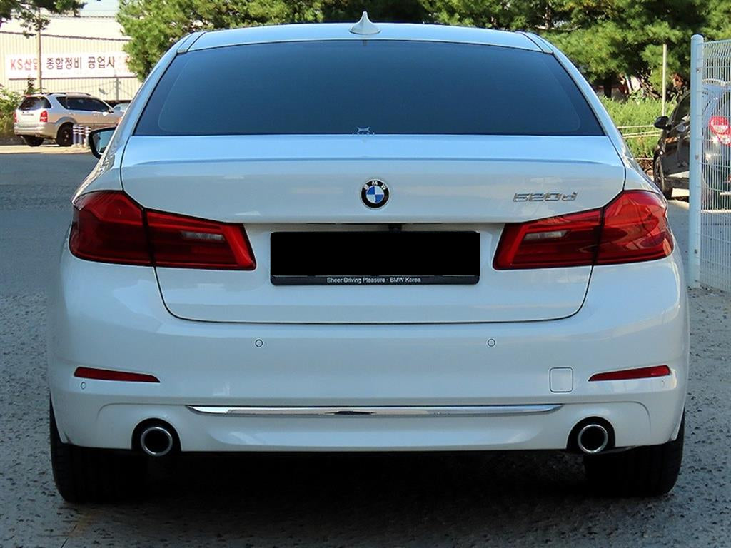 BMW 5-Series — photo 04