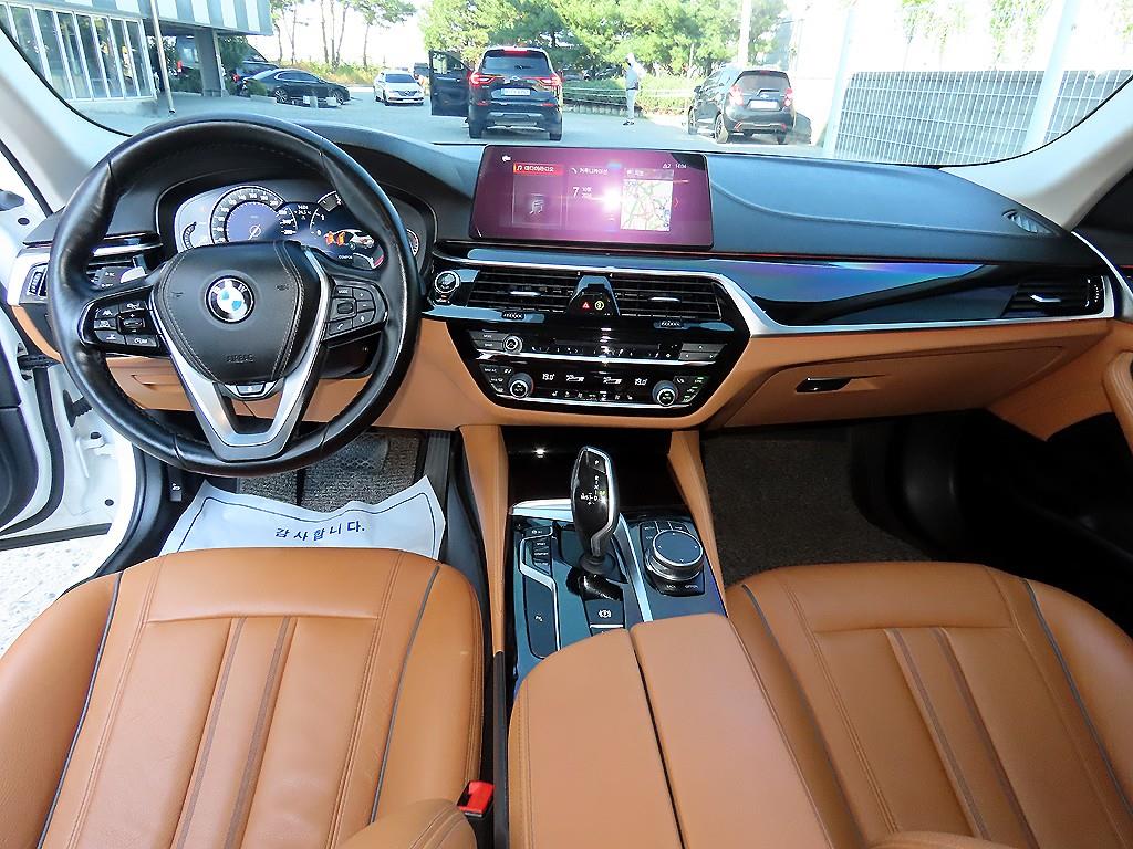 BMW 5-Series — photo 07