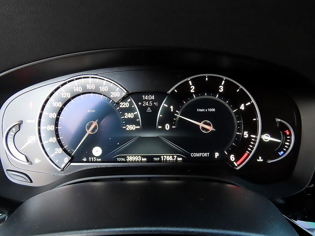 BMW 5-Series — photo 09