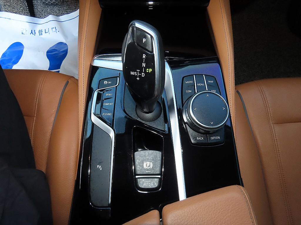 BMW 5-Series — photo 11
