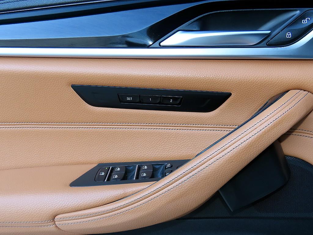 BMW 5-Series — photo 12