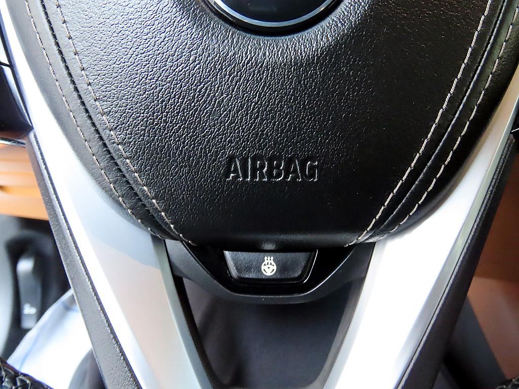 BMW 5-Series — photo 13