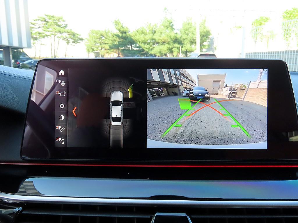 BMW 5-Series — photo 15