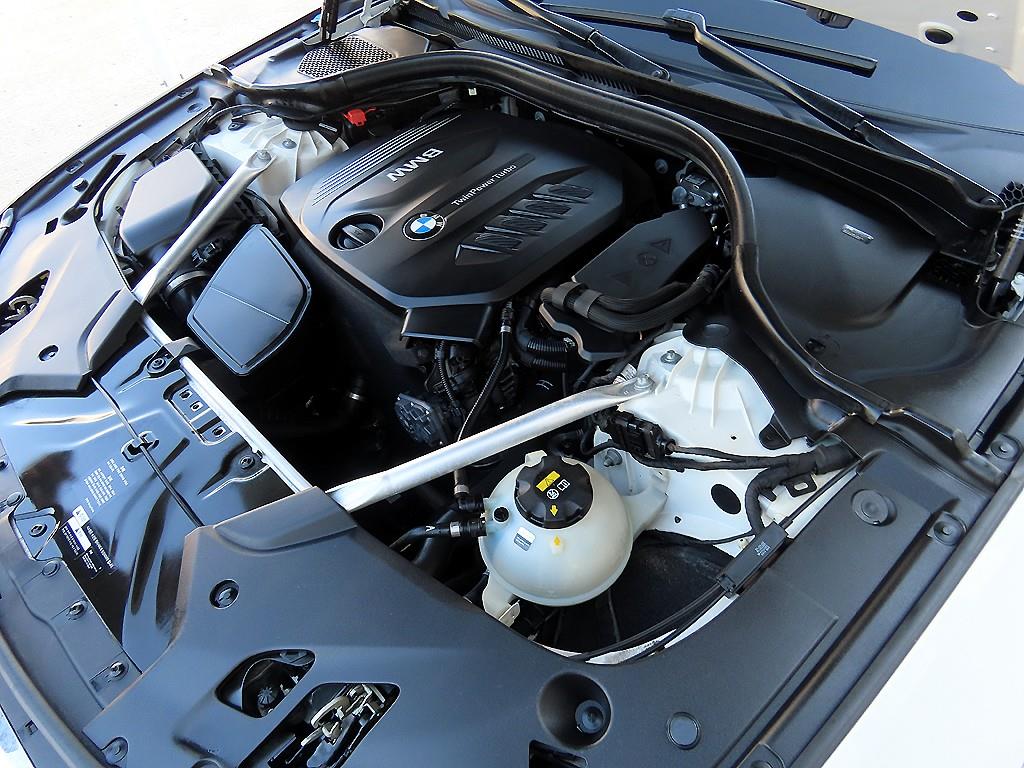 BMW 5-Series — photo 19
