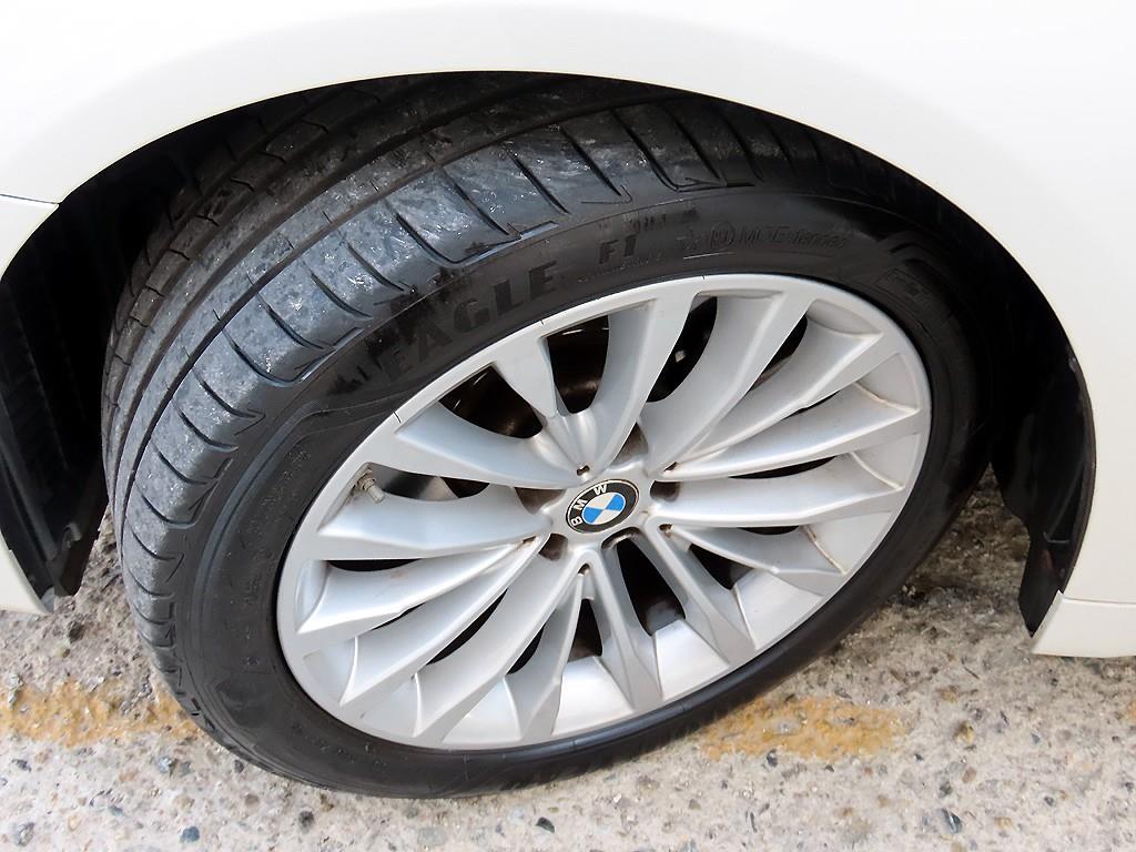 BMW 5-Series — photo 20