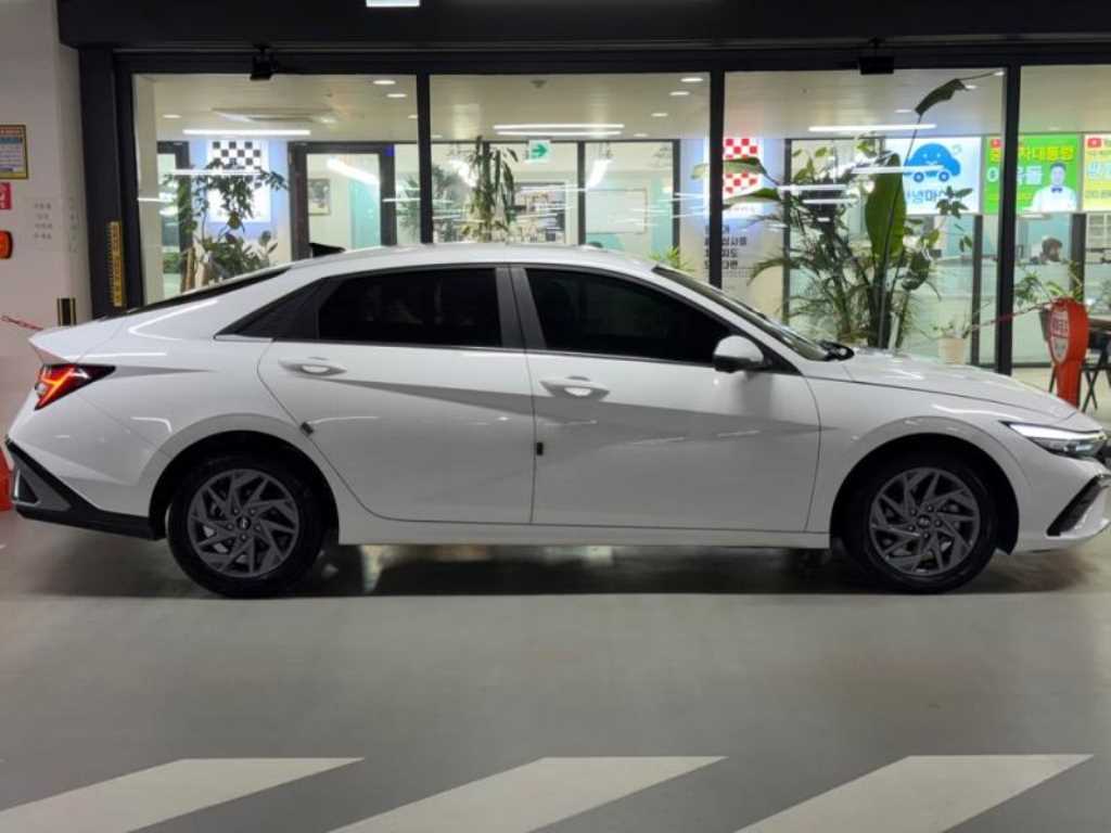 Hyundai Avante — photo 03