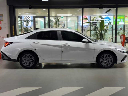Hyundai Avante — photo 03
