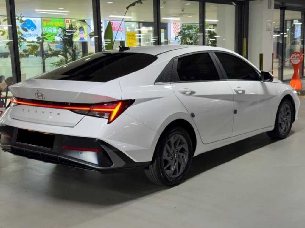 Hyundai Avante — photo 04