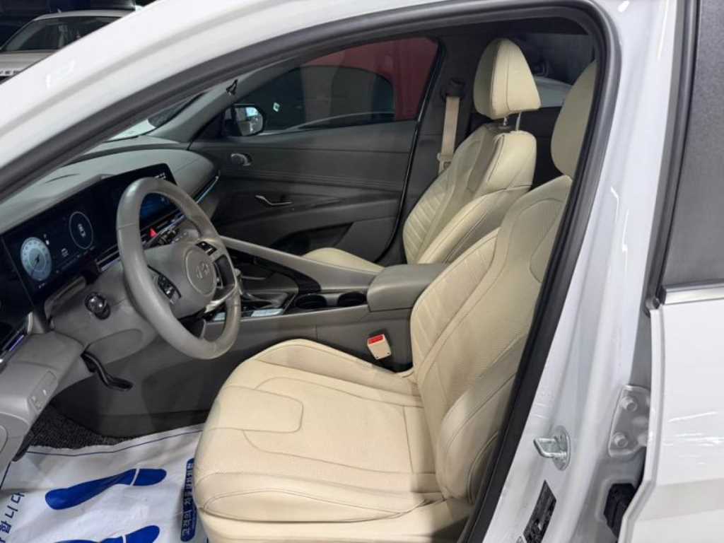 Hyundai Avante — photo 06