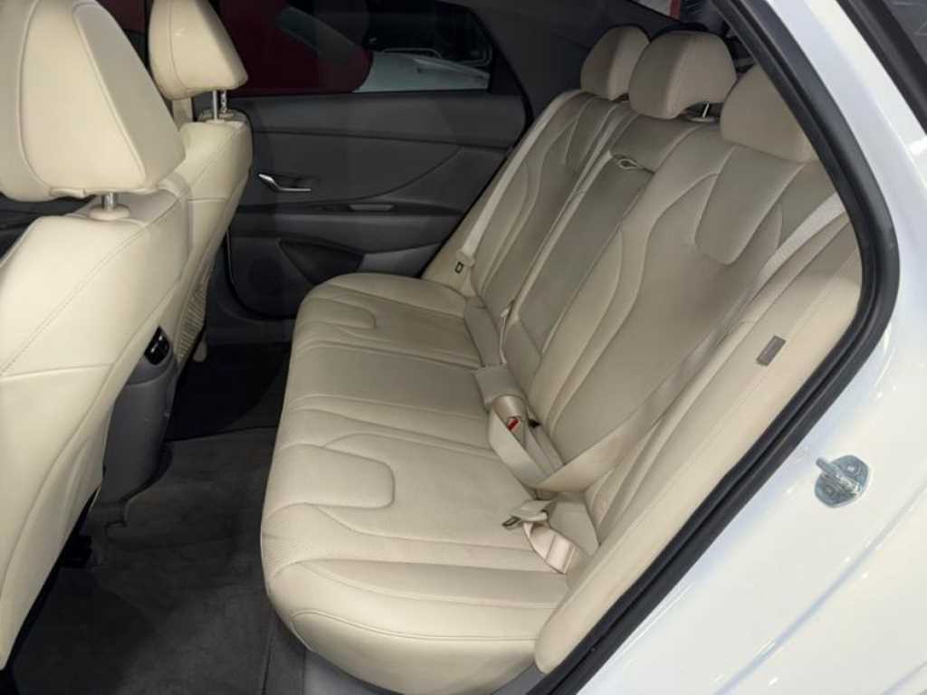 Hyundai Avante — photo 07