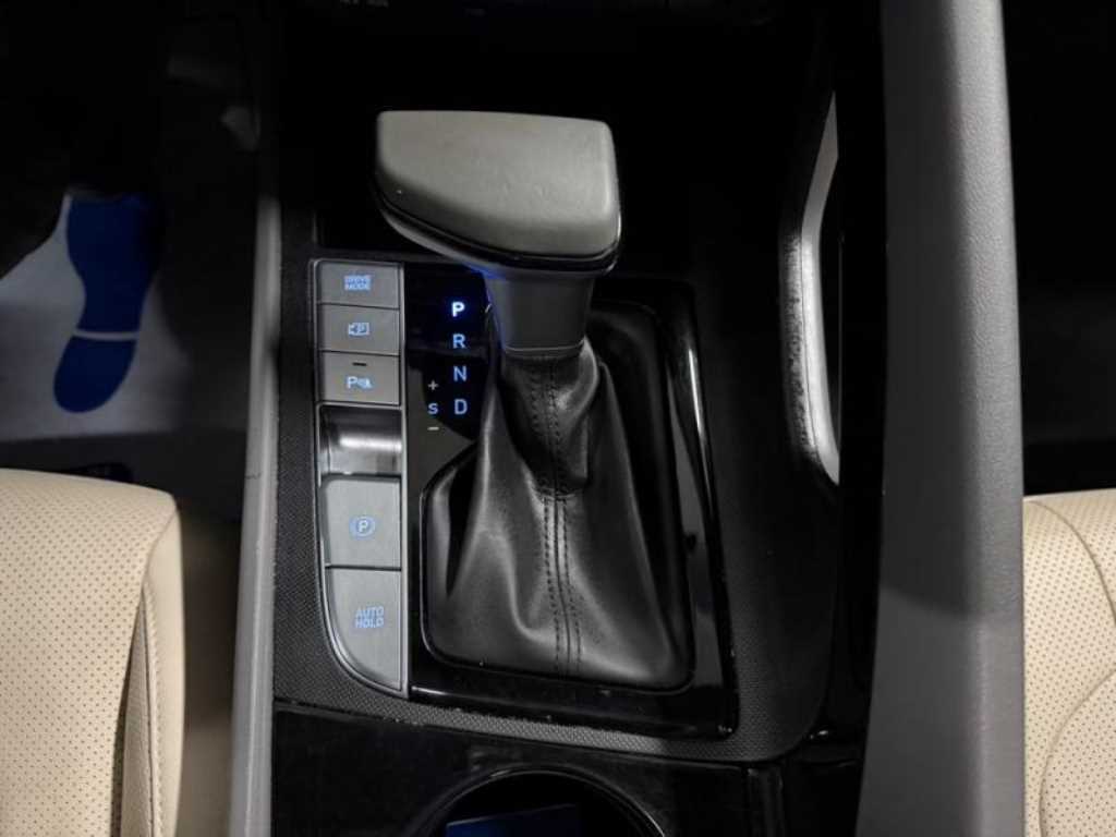 Hyundai Avante — photo 12
