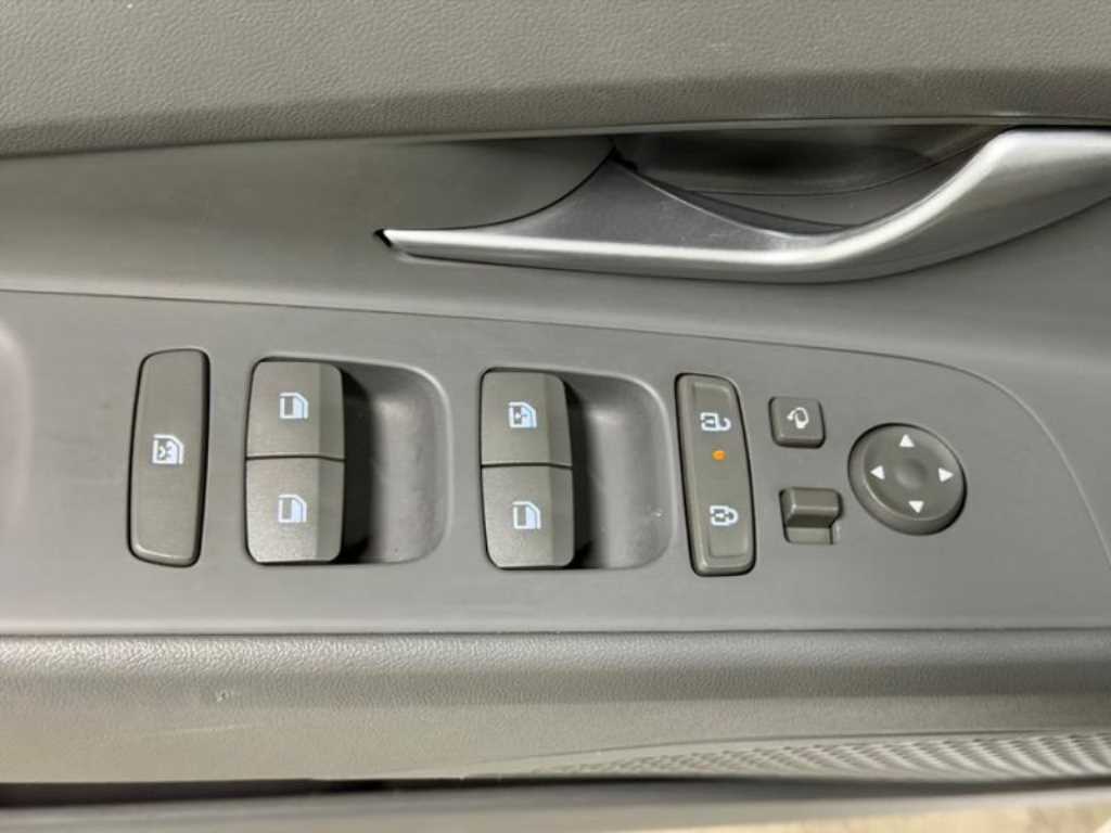 Hyundai Avante — photo 16