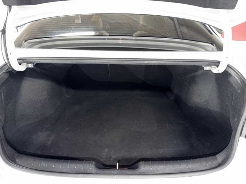 Hyundai Avante — photo 18