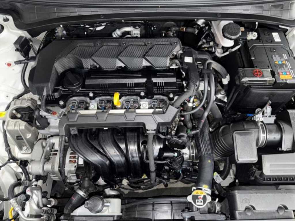 Hyundai Avante — photo 20