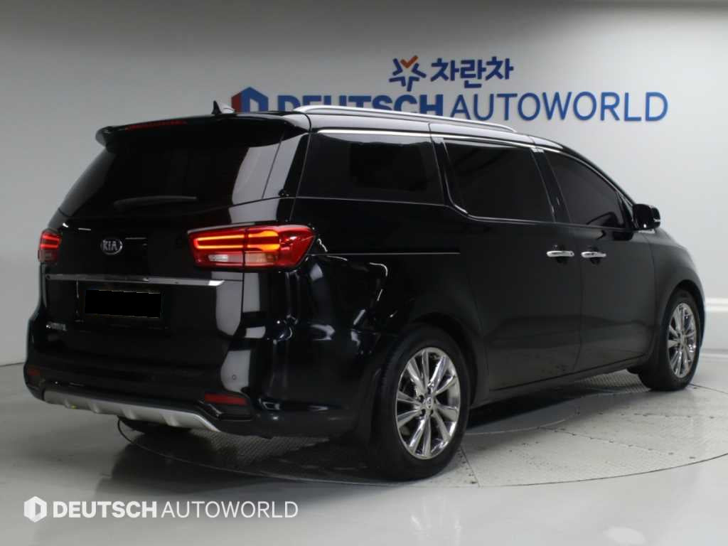 Kia Carnival — photo 02