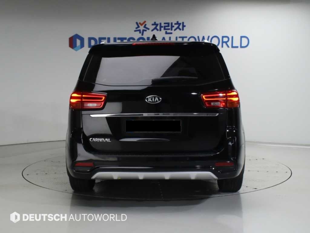 Kia Carnival — photo 04