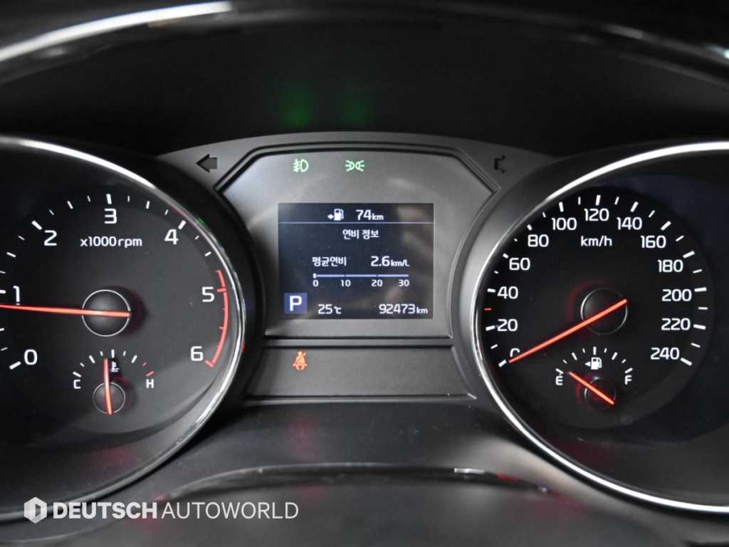 Kia Carnival — photo 08