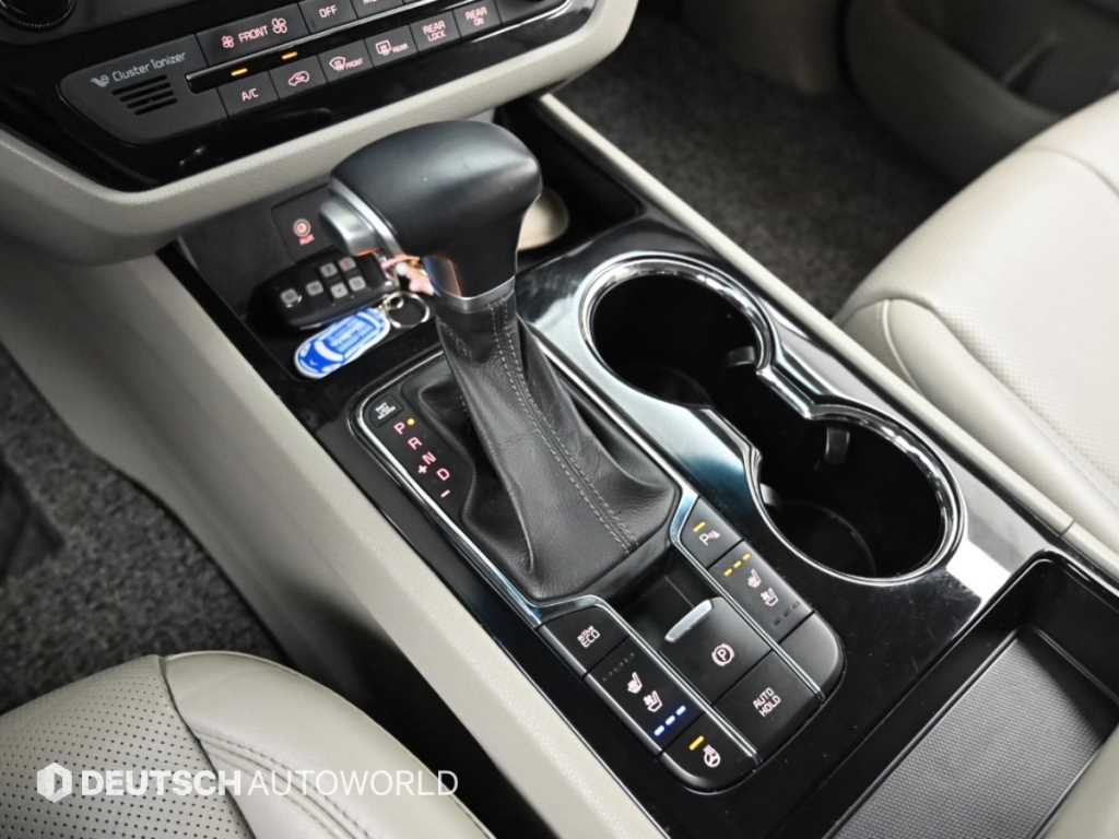 Kia Carnival — photo 09