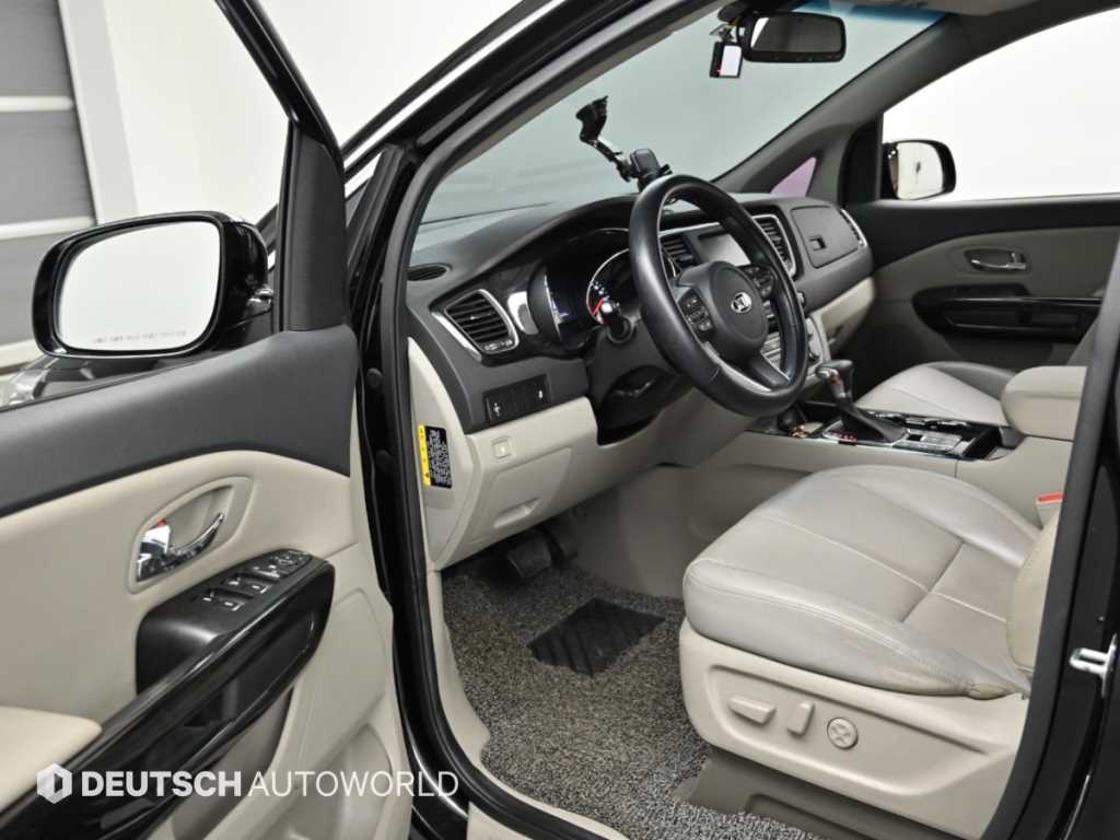 Kia Carnival — photo 11
