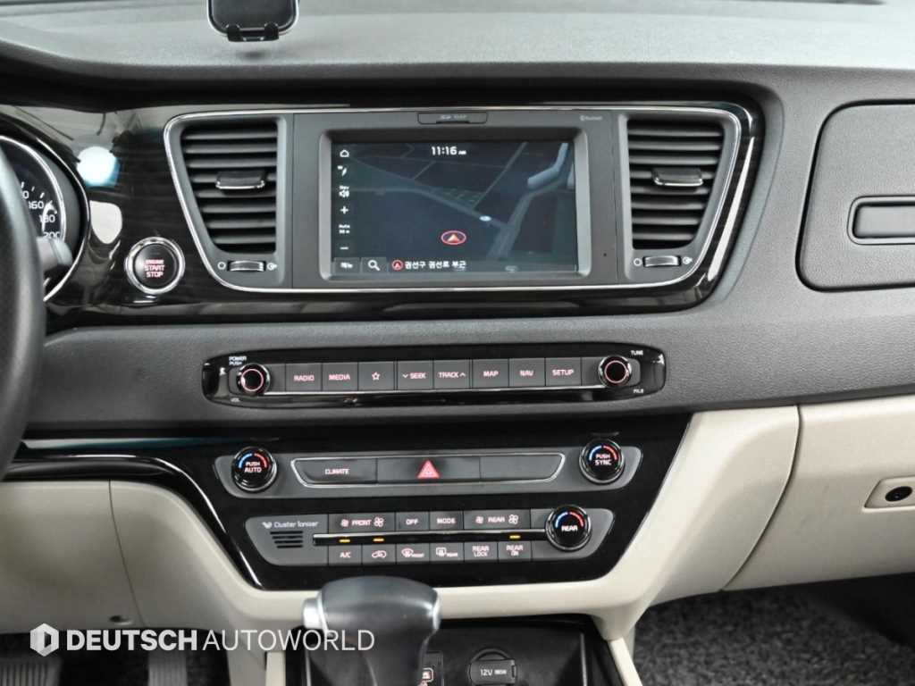 Kia Carnival — photo 14