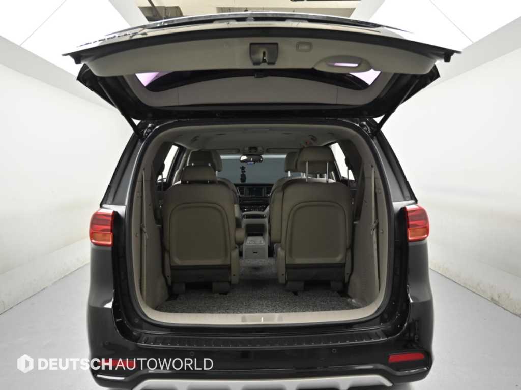 Kia Carnival — photo 19