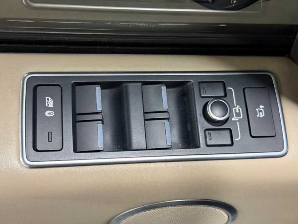 Land Rover Range Rover — photo 13