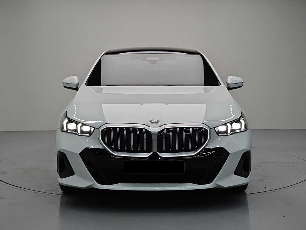 BMW 5-Series — photo 02