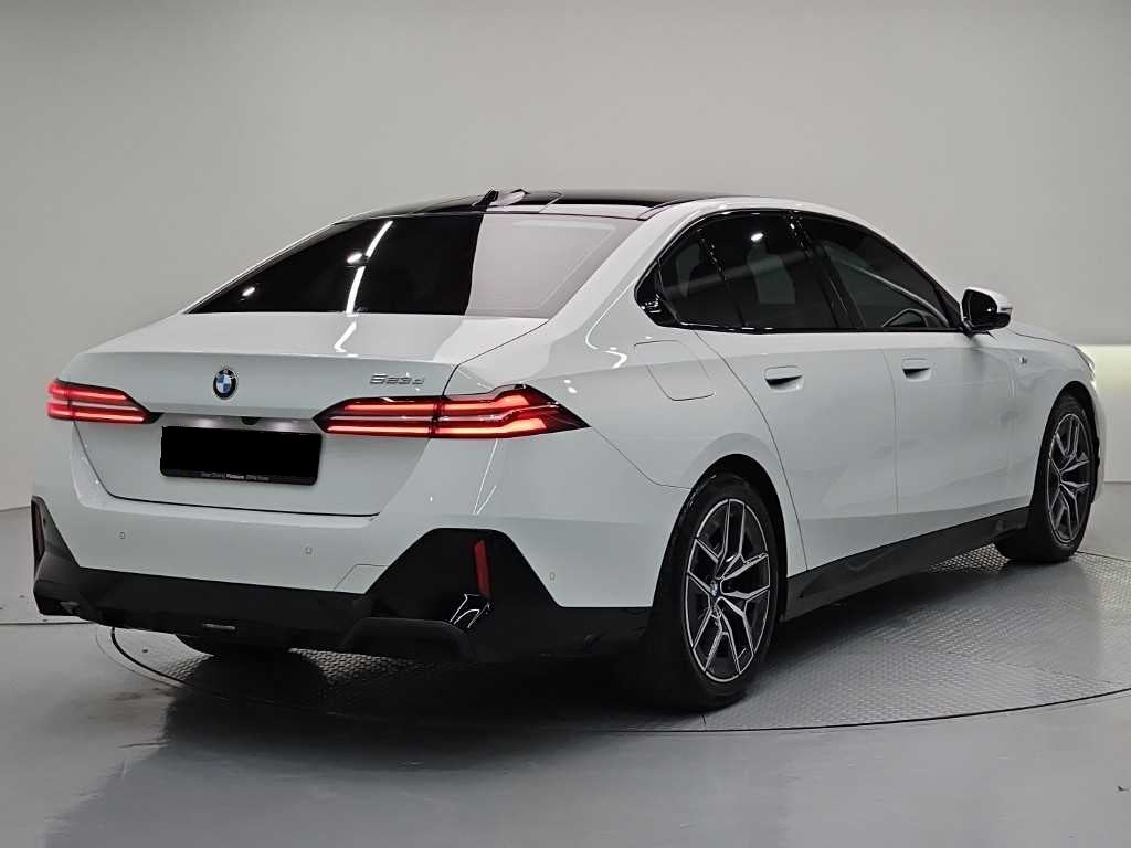 BMW 5-Series — photo 04