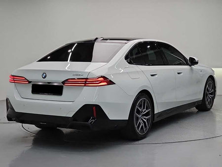 BMW 5-Series — photo 04