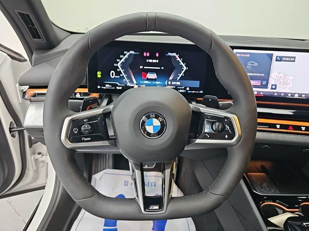 BMW 5-Series — photo 09