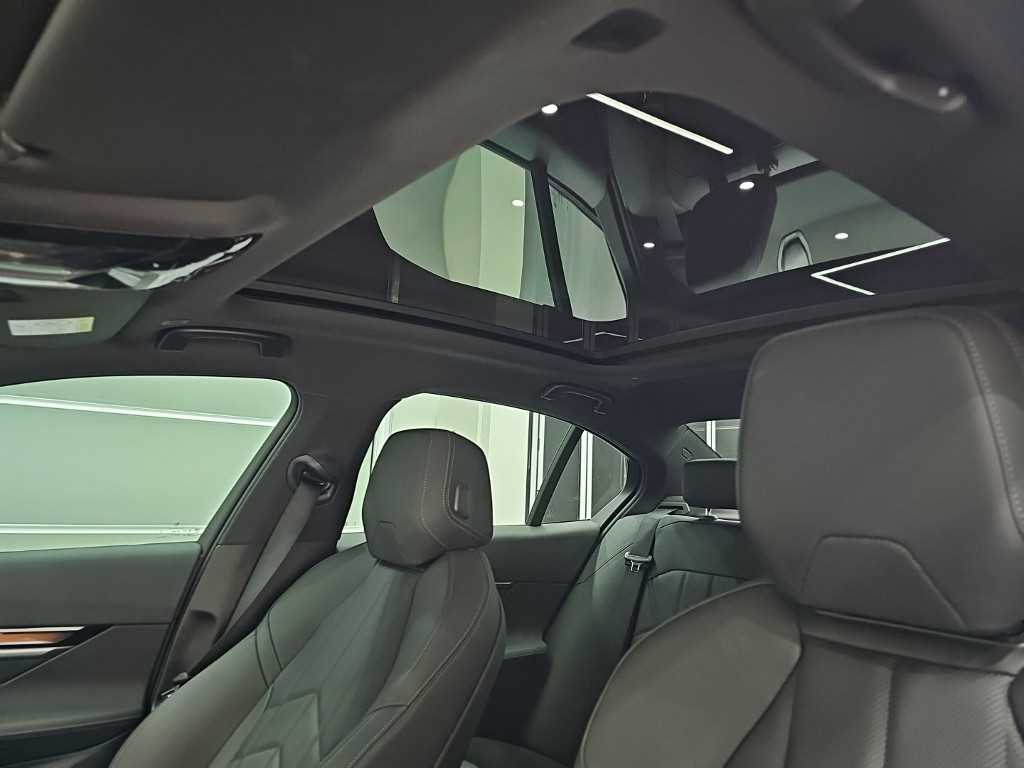 BMW 5-Series — photo 13