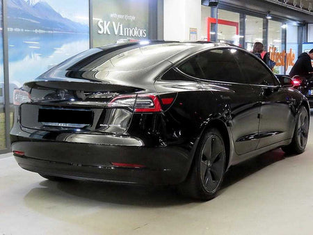 Tesla Model 3 — photo 04