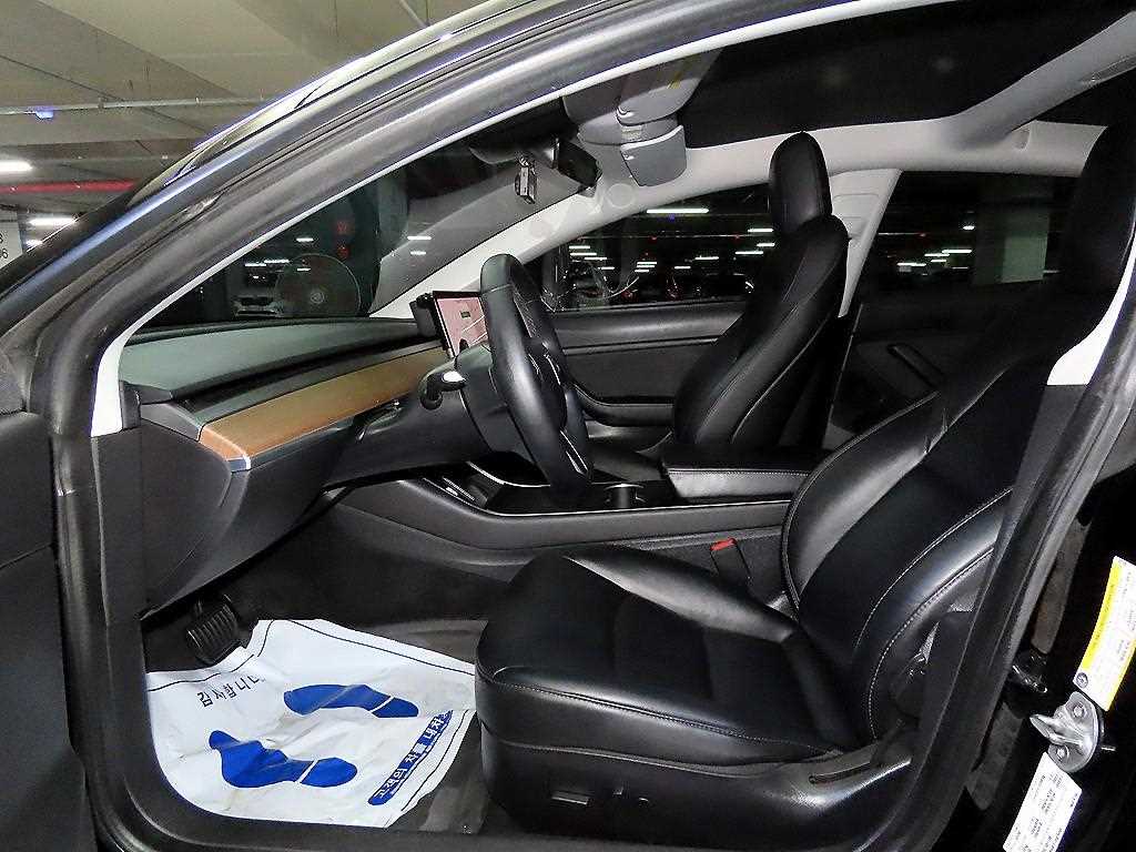 Tesla Model 3 — photo 06