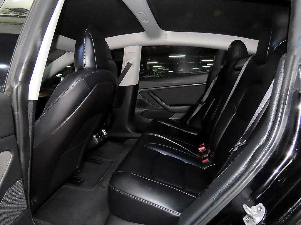 Tesla Model 3 — photo 07