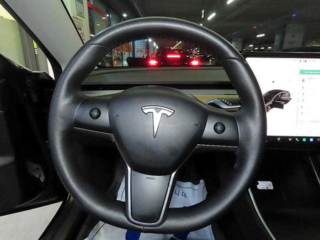 Tesla Model 3 — photo 08