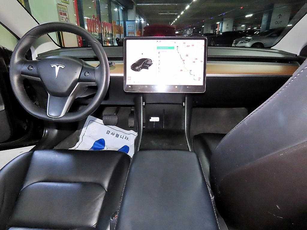 Tesla Model 3 — photo 10