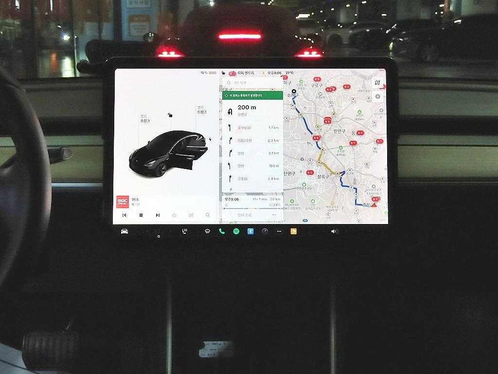 Tesla Model 3 — photo 11