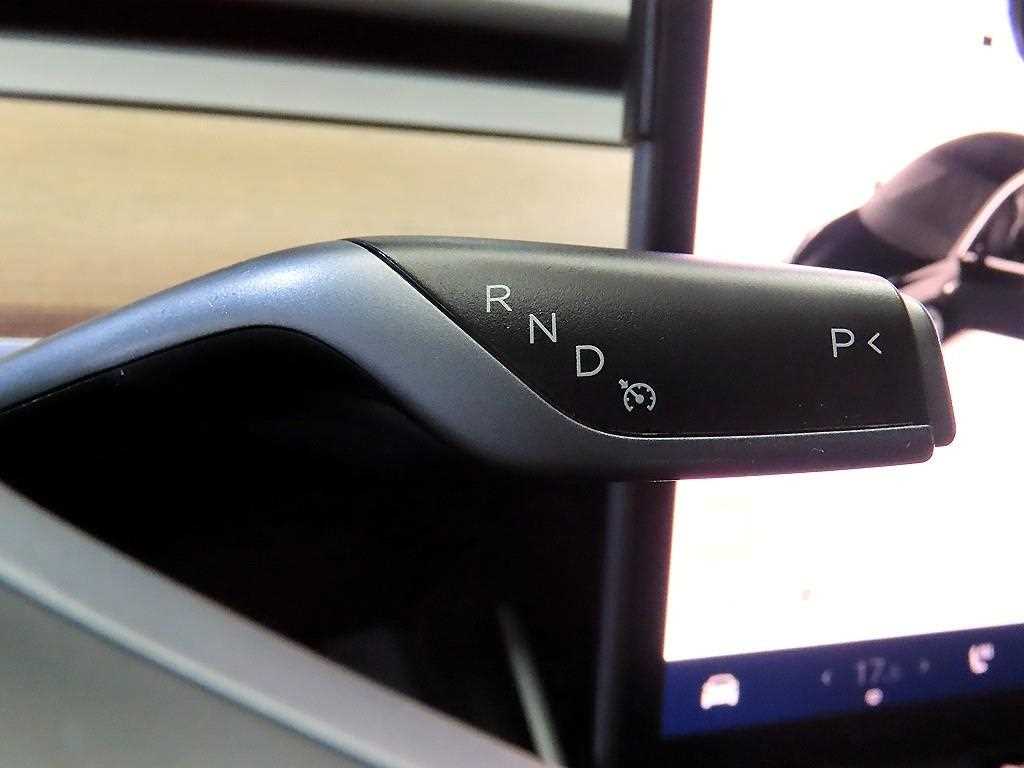 Tesla Model 3 — photo 12