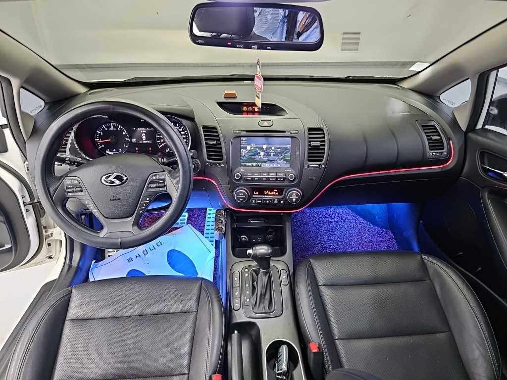 Kia K3 — photo 07