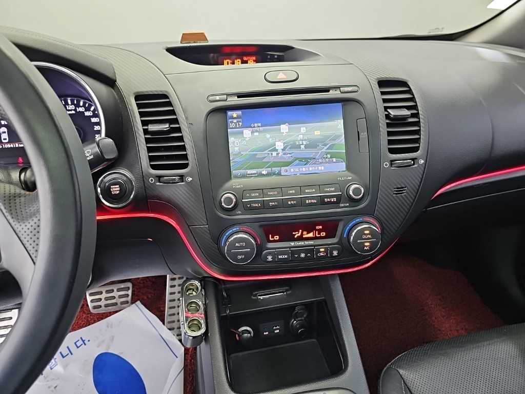 Kia K3 — photo 10