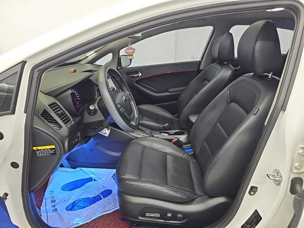 Kia K3 — photo 11
