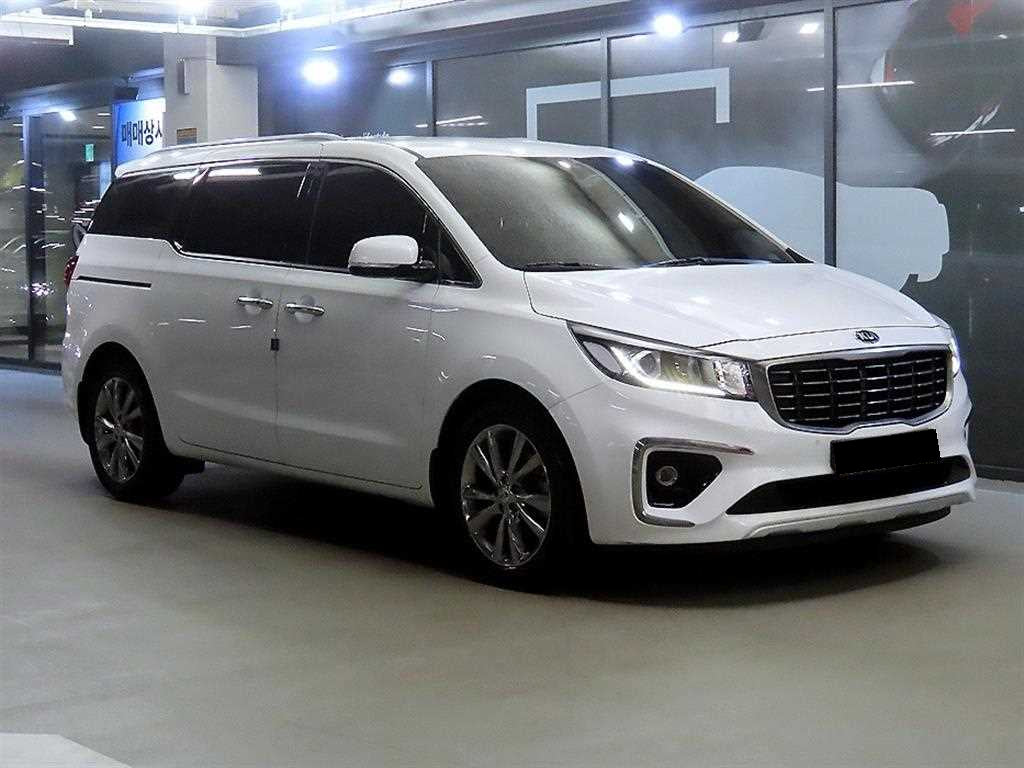 Kia Carnival — photo 01