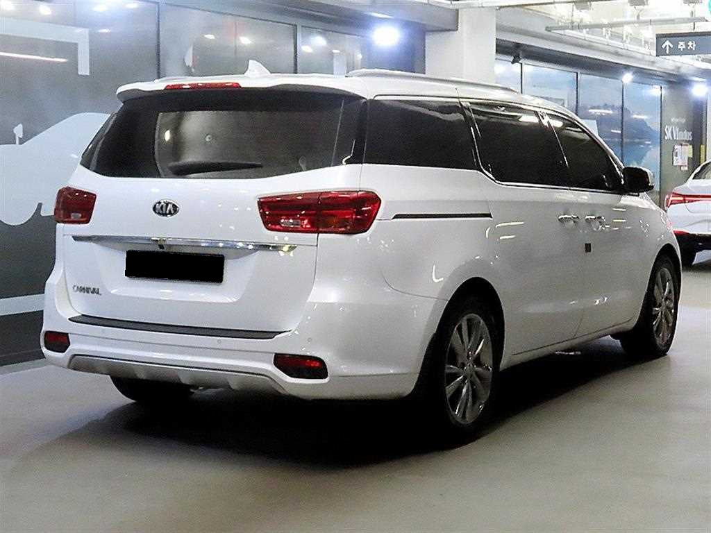 Kia Carnival — photo 04