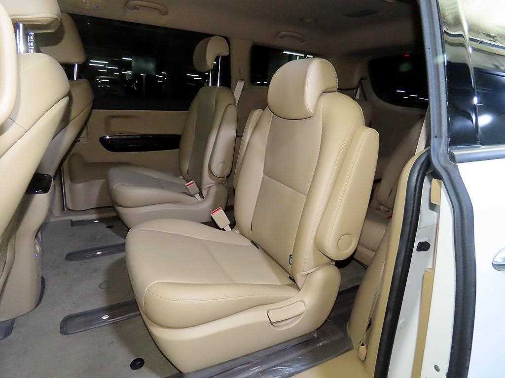 Kia Carnival — photo 07