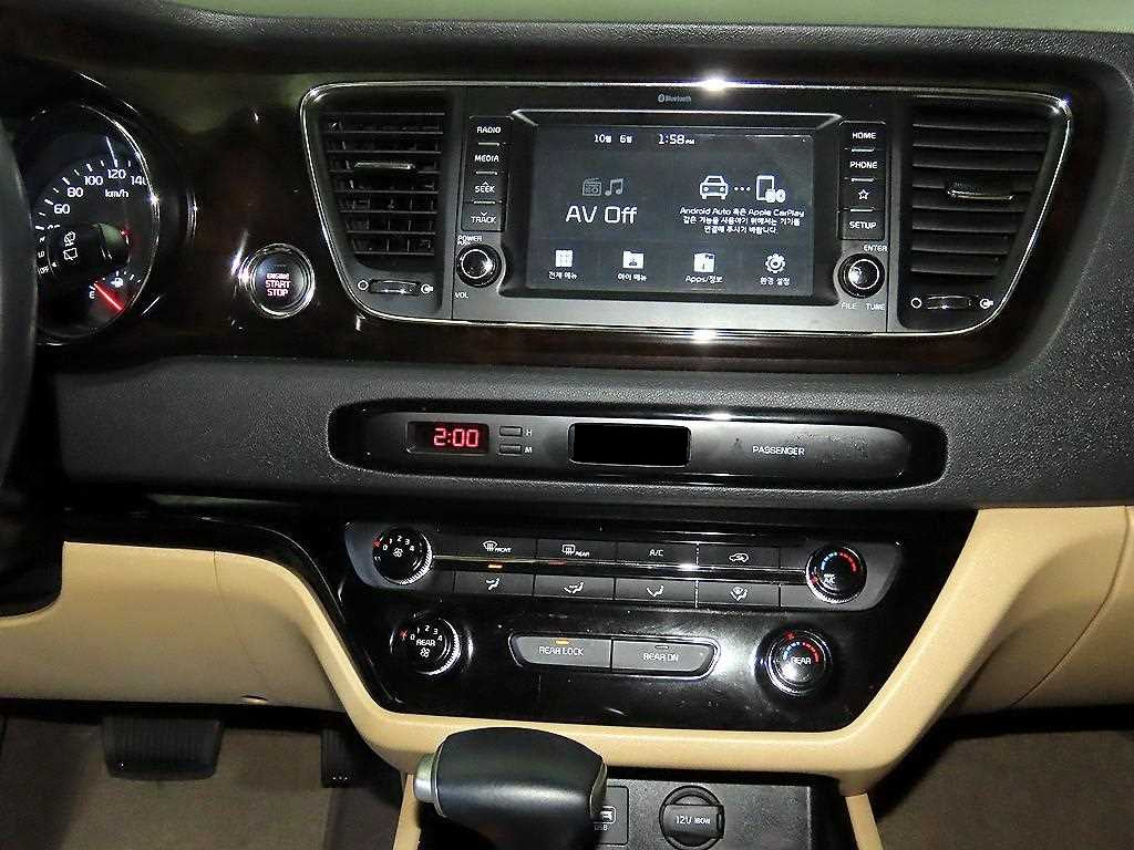 Kia Carnival — photo 11