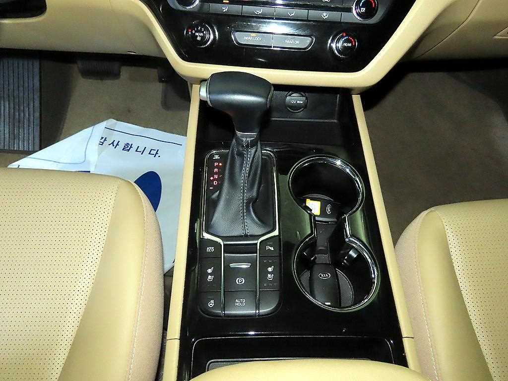 Kia Carnival — photo 12