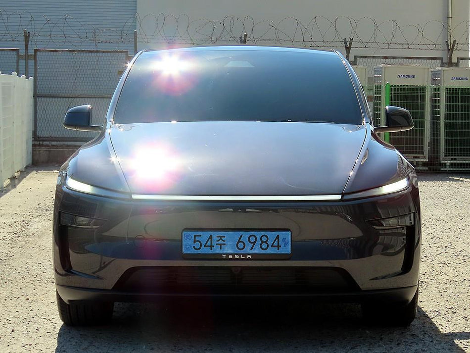 Tesla Model Y — photo 01