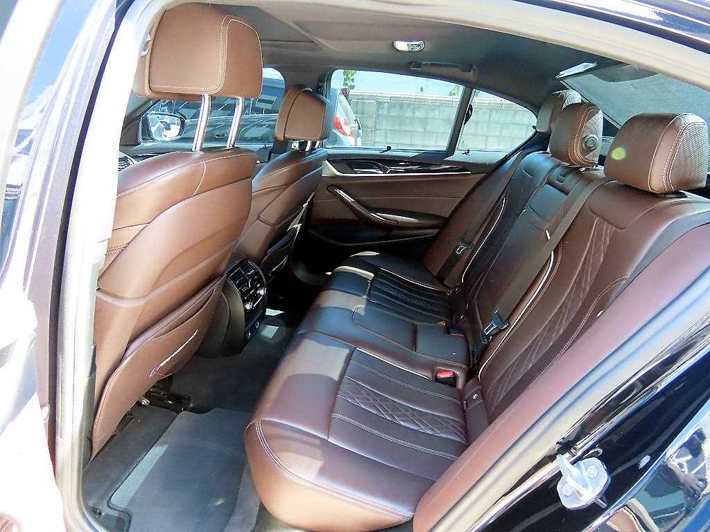 BMW 5-Series — photo 06