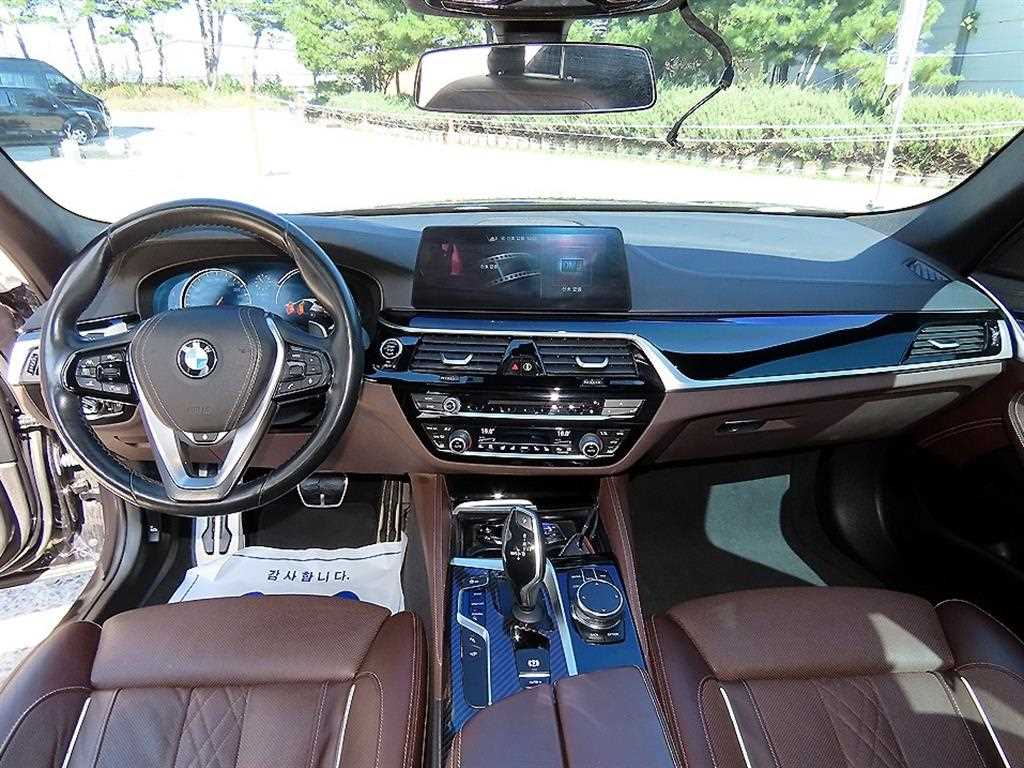 BMW 5-Series — photo 07